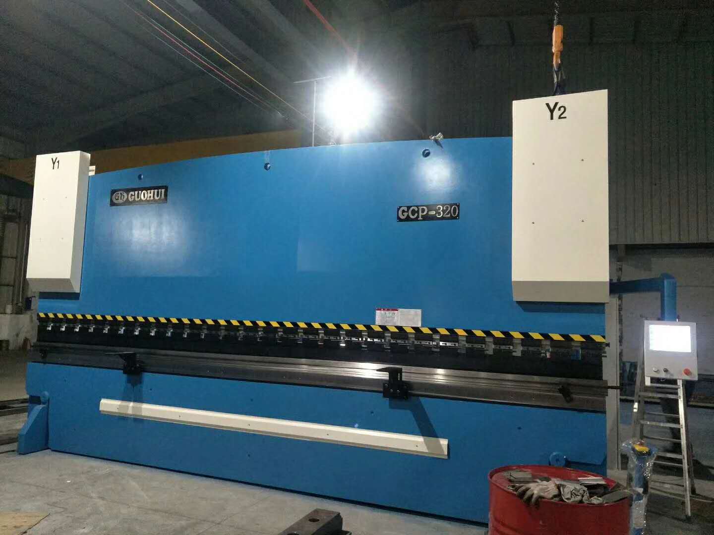 感謝佛山唐總惠購我司6米數(shù)控折彎機(jī)